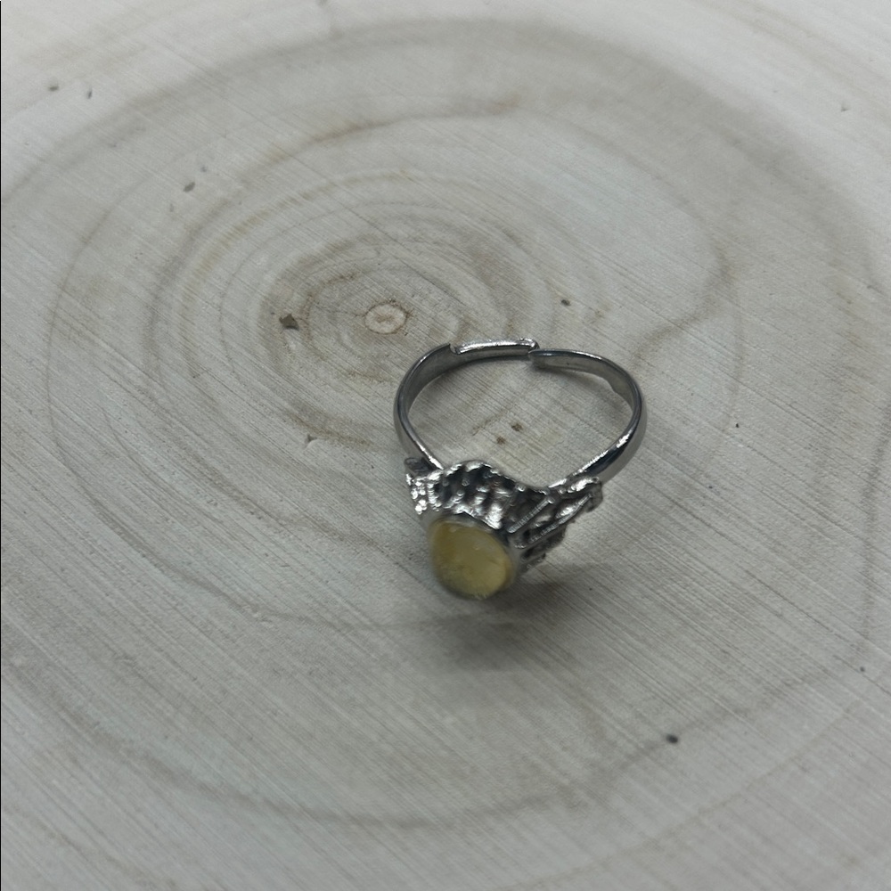 Chic Silver Ring With Yellow Accent - image 1